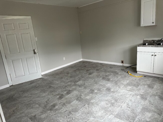 319 Ann St unit 1, McKeesport, PA 15132 - photo 6