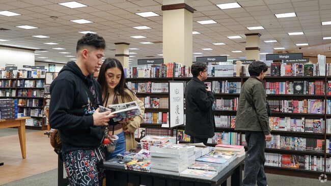 Bookish dates at Barnes & Noble are where young couples in August find their next read.