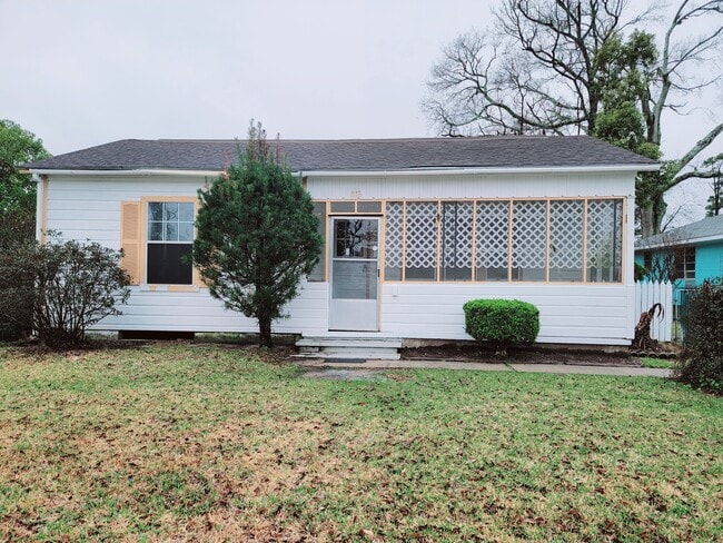 813 28th St, Orange, TX 77630 - photo 2