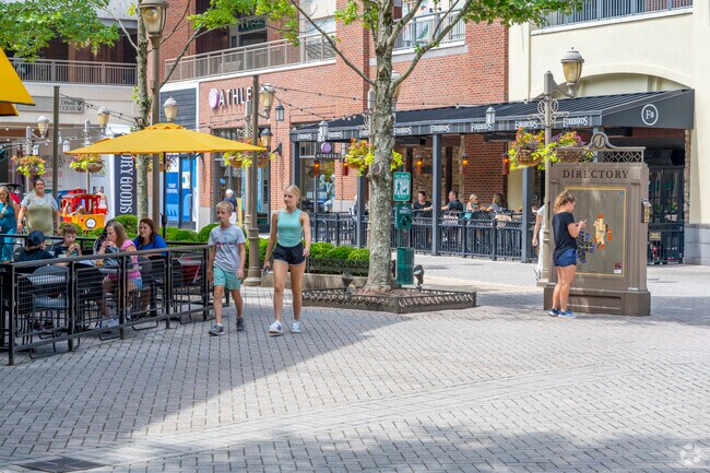 Short Pump Town Center is full of restaurants like California Pizza Kitchen and more.