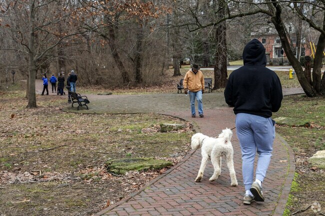 The Anchorage Trail is a 2.1 mile loop in Anchorage, Ky.