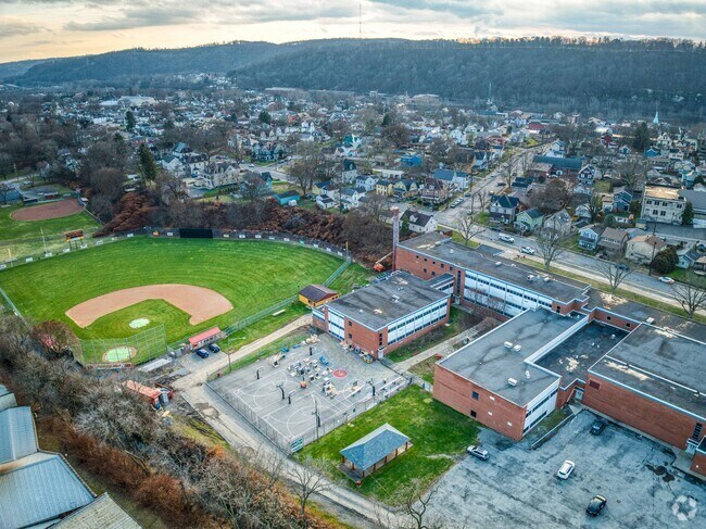 New Brighton Area Middle School has a 11 to 1 student-teacher ratio.