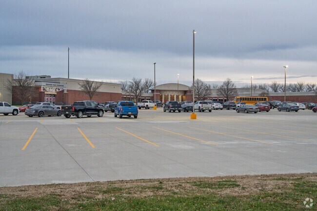 Redwood Valley Middle School earns a B on Niche and serves Redwood Falls students.