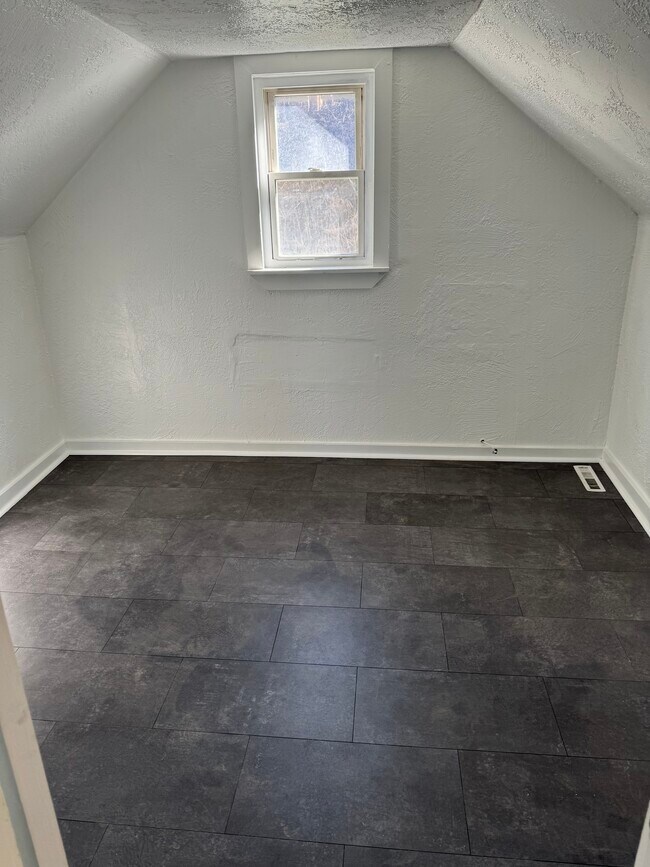 1272 Union St unit 1272 rear, Bridgeville, PA 15017 - photo 6