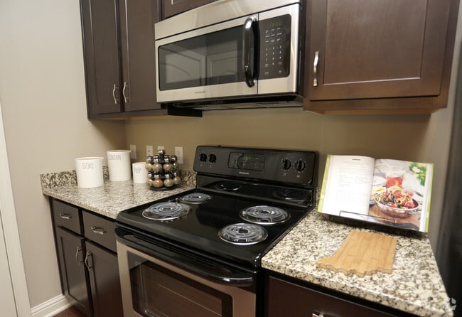 82 Flats At The Crossing, Indianapolis, IN 46240 - photo 2
