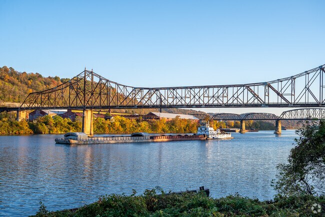 Visitors enjoy great views of boats on the Ohio River from Bellaire Marina.