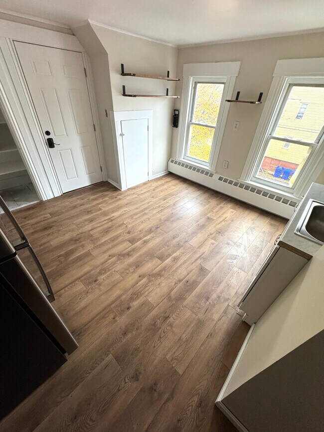 180 Notre Dame Ave unit 3, Manchester, NH 03102 - photo 4