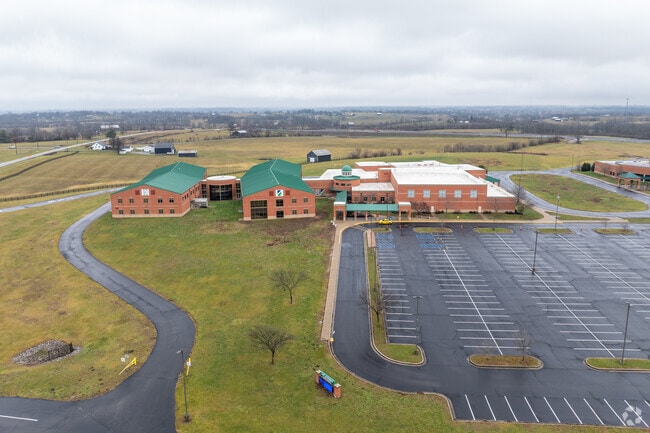 The student population of East Jessamine Middle School is 930 and the school serves 6-8.