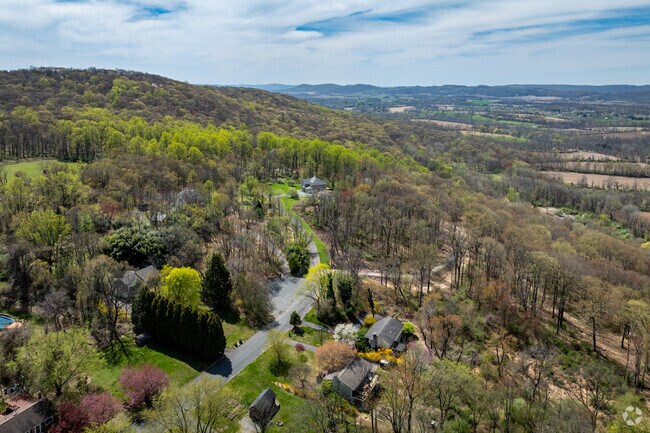 Hampton's beautiful scenery and inspiring setting gives credence to New Jersey's nickname of the 'Garden State'.