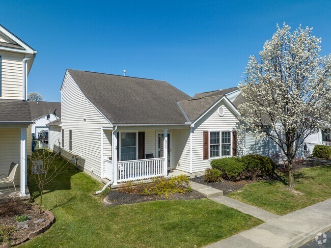 A lovely ranch style home in the Village at Polaris Park in Polaris South.