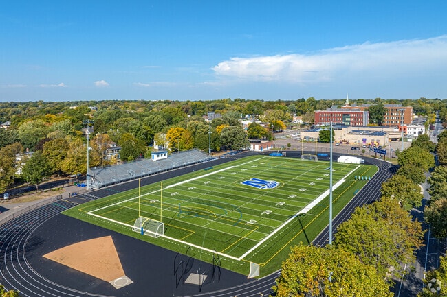 North High School enrolls over 400 students in grades 9-12, with a 13 -1 student-teacher ratio.