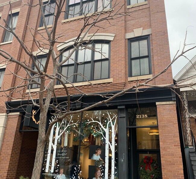2138 W Roscoe St unit 2, Chicago, IL 60618 - photo 2
