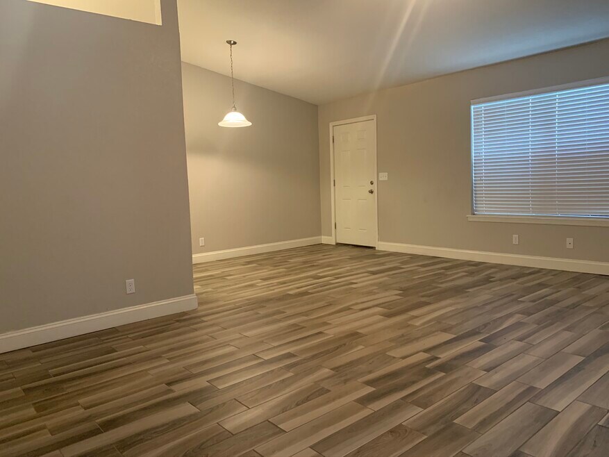 820 Hardy Springs Cir unit B, McAlester, OK 74501 - photo 1