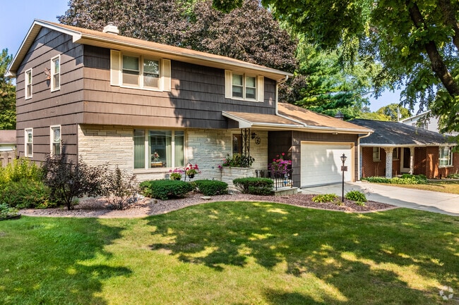 There are several split-level homes with nice curb appeal in Firemans Park.