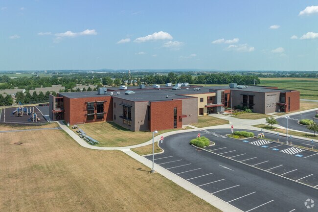 Farmdale Elementary School has a student-teacher ratio of 15 to 1.