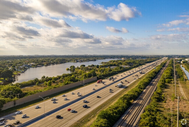 Overview of Interstate 95 running through Hunters Run.
