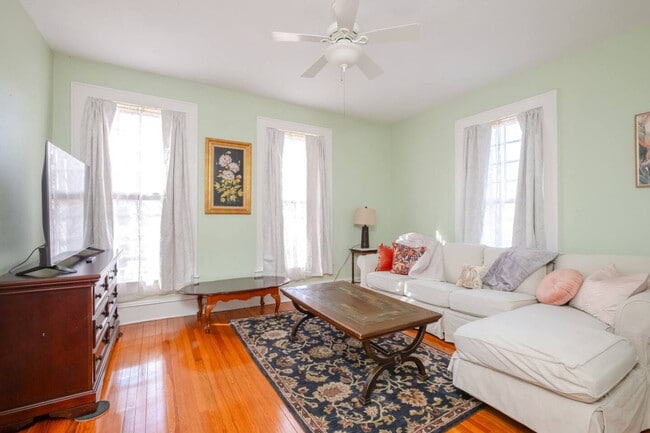 406 NE 7th Ave unit ID1359115P, Gainesville, FL 32601 - photo 3