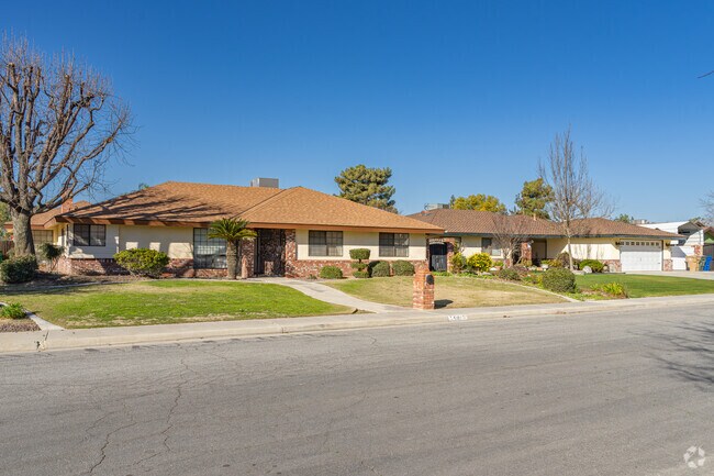 Most of the ranch style homes in Fruitvale have moderately sized yards.