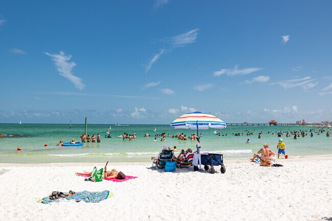 The white sands of Clearwater Beach are just a 15-minute drive from Sunset Lake Estates.