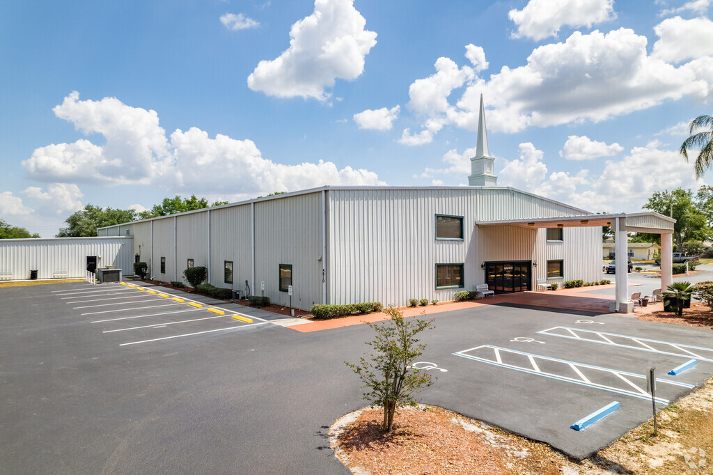 Praise Temple Christian Academy is a private school located in Groveland.