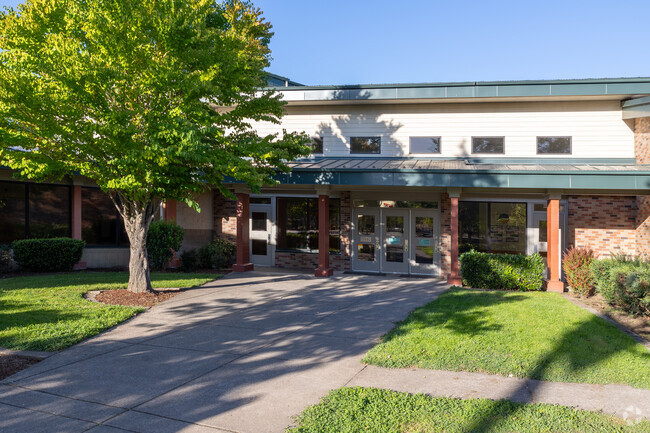 The Prairie Mountain School serves grades K-8 on Royal Ave in Eugene.