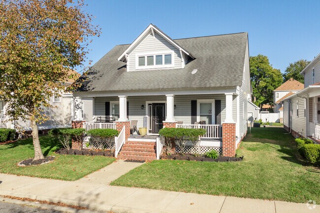 Smaller cottages are available near Olde Huntersville.