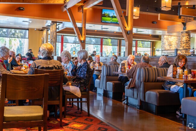 For a convenient dining option, Montevideo locals can head to nearby Lazy Dog Restaurant & Bar for brunch, lunch, or dinner.