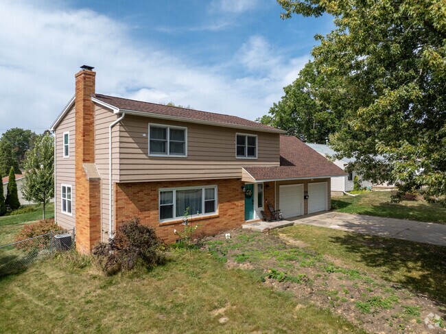 Enjoy spacious living in this split level home located in scenic Park Haven.