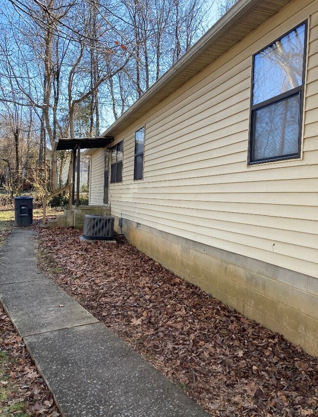 1013 Crescent Dr, Cookeville, TN 38501