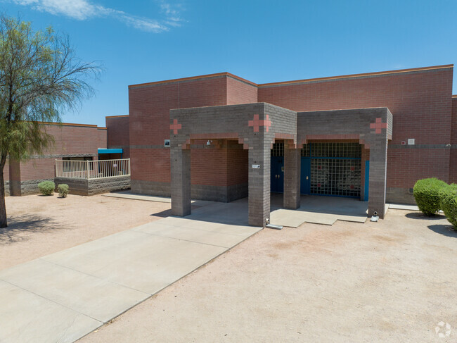 Entrance of Kyrene de la Esperanza School in Ahwatukee, AZ.