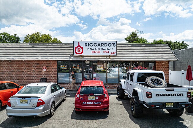Riccardo's is a classic pizza shop located within Beverly.