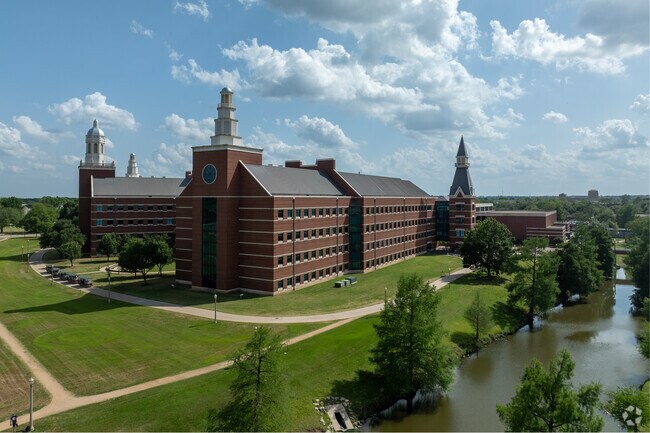 Baylor University attracts many students from Robinson.