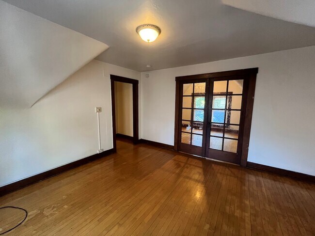 1037 Jenifer St unit 2, Madison, WI 53703 - photo 3