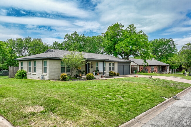 Amazing homes with spacious interior/exterior space for entertaining await you in Richland Park.