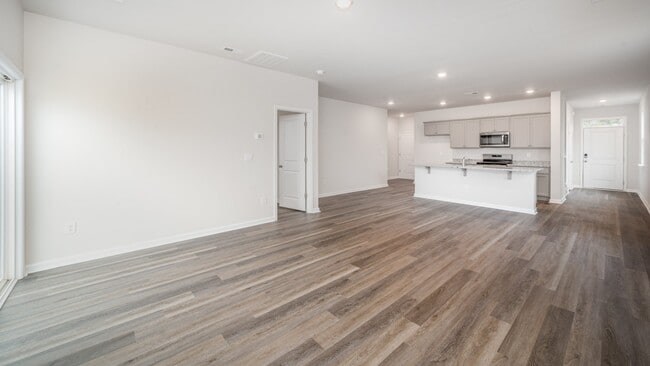 402 Oak Knoll Dr, Jacksonville, NC 28546 - photo 7