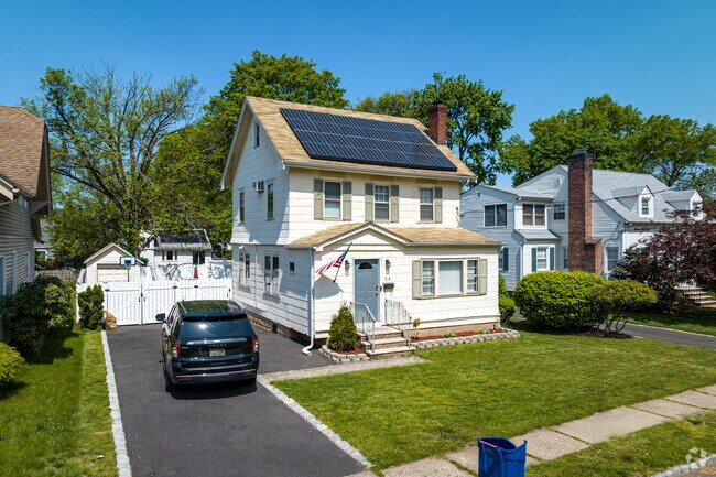 This Colonial home is the typical style found in the North-East of Springfield, NJ.