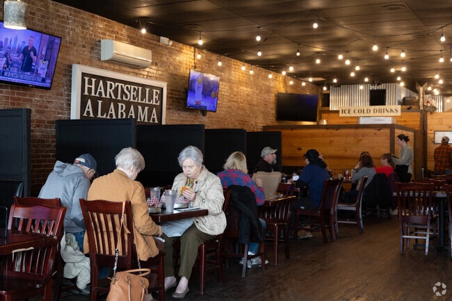 Pizza Ed is one of several local restaurants found in Downtown Hartselle.