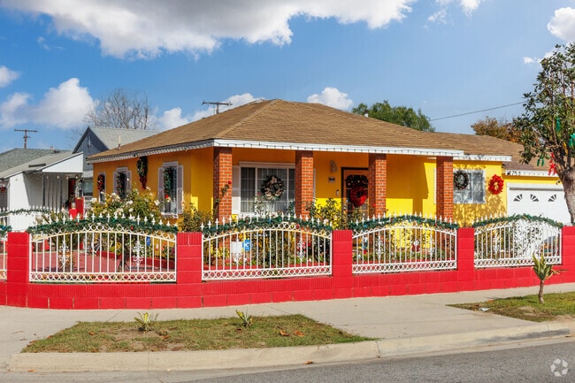 There are many unique homes in Carson.