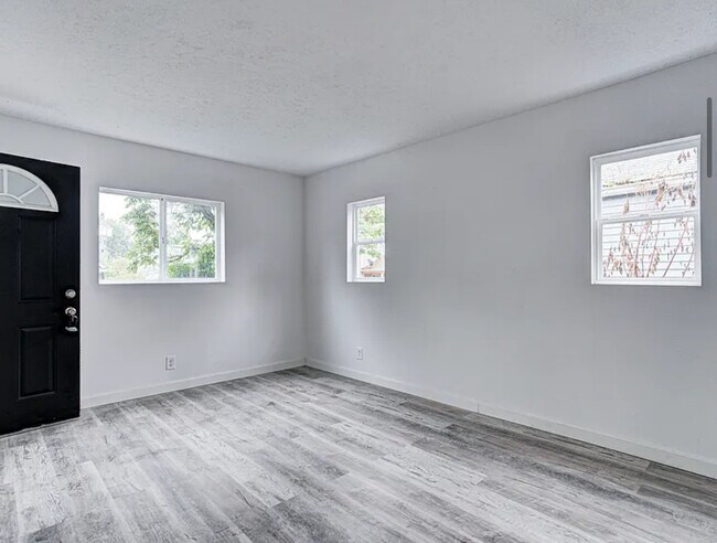 734 N Arnolda Ave, Indianapolis, IN 46222 - photo 4