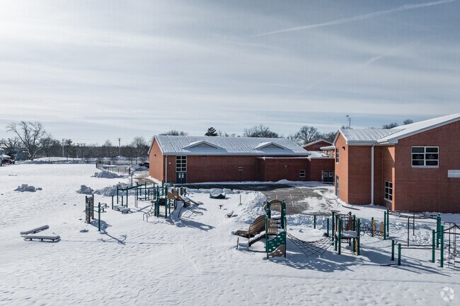 Kildeer Countryside School has 458 students in enrollment.