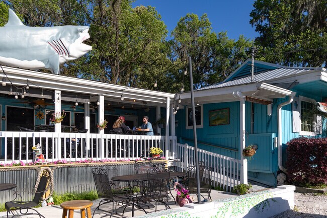 Driftaway Cafe provides residents of Sandfly a unique patio dining experience.