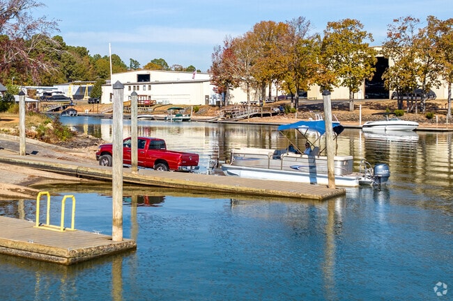The Buster Boyd Boat Ramp is free and conveniently located in Lake Wylie.