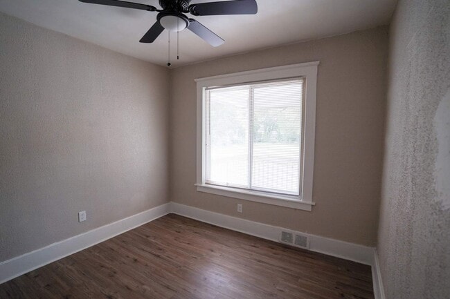 8193 Traverse St, Detroit, MI 48213 - photo 4