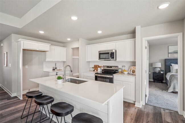 1370 Locust St, Waukee, IA 50263 - photo 4