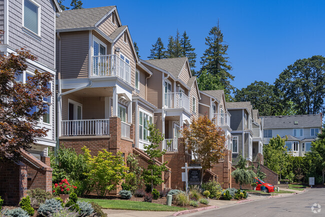 There are vibrant traditional style townhomes in the Oak Creek neighborhood.