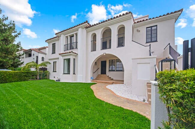 1148 S Stanley Ave unit Upper, Los Angeles, CA 90019 - photo 2