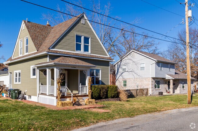 Vintage homes from the 1800s and early 1900s edge the streets around downtown Columbia.