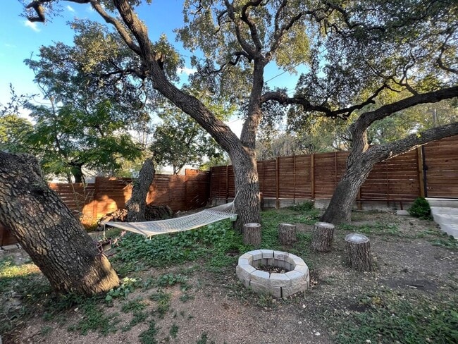 211 Lessin Ln, Austin, TX 78704 - photo 6