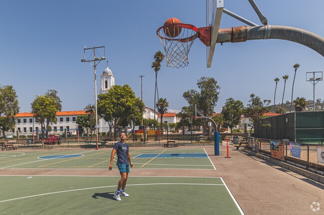 La Jolla Recreation Center features basketball courts open to the public.