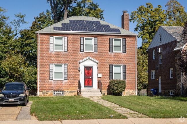 West Forest Park offers beautifully designed homes equipped with sustainable solar energy.